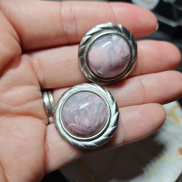 Vintage 2 lot stub earrings Green & Purple Marbled Dome Stub Earrings - Picture 3 of 4